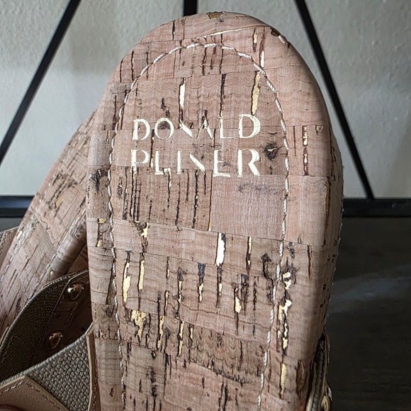 $148 Donald Pliner Summera Cork Wedge Sandals Gold Women's Size 11M NWOB - Picture 4 of 6